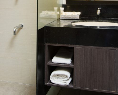01-deluxe-bathroom
